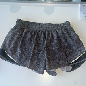 Lululemon Hotty Hot Shorts 2.5” Size 6